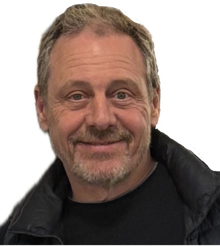 Portrait d’un homme souriant, Sofema fabricant de plan de travail stratifié sur