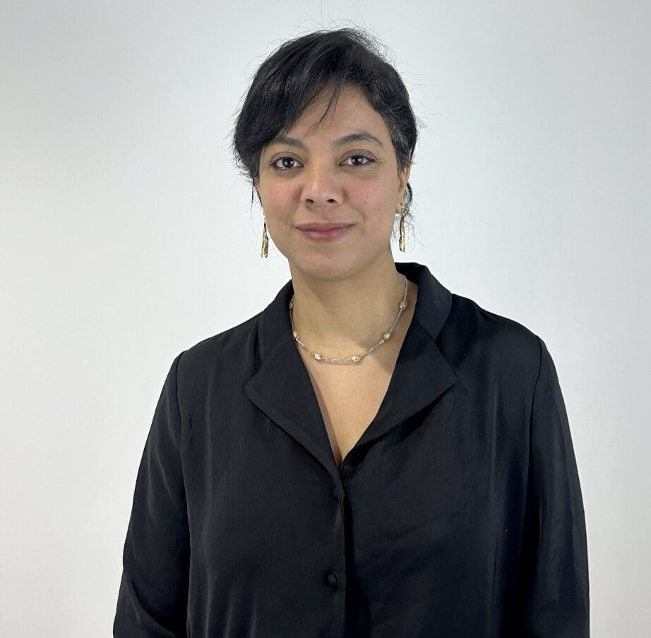 Portrait d’une employée Sofema, fabricant de plan de travail stratifié sur