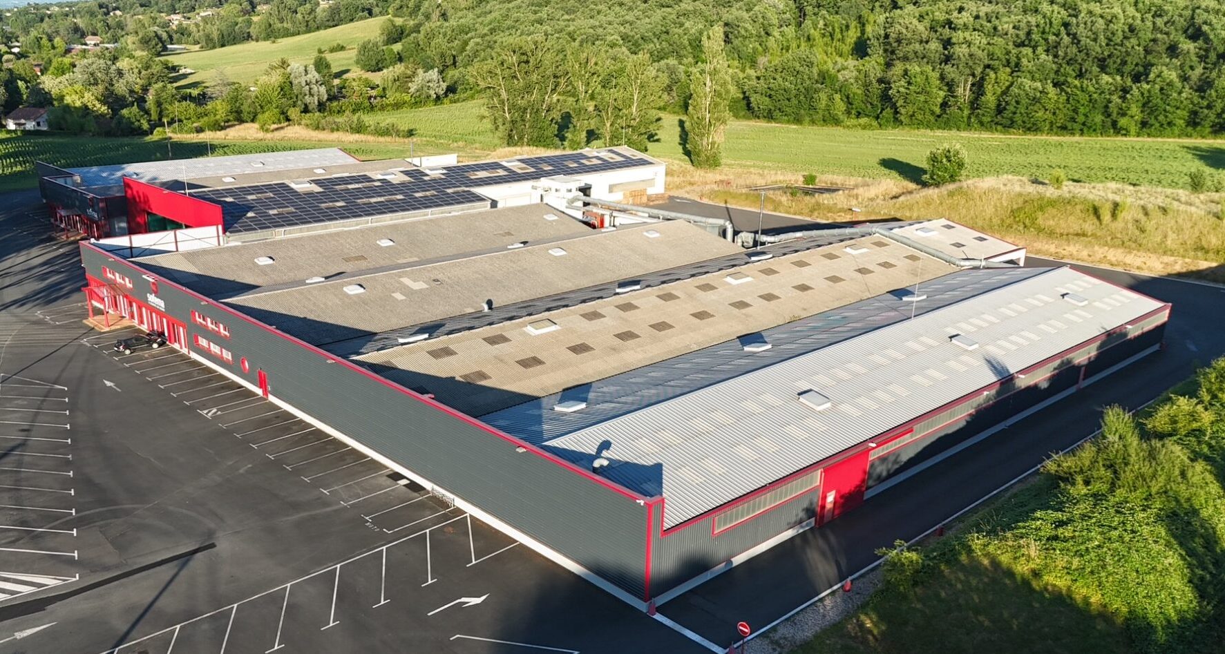 Site industriel Sofema, fabricant de plan de travail stratifié sur mesure