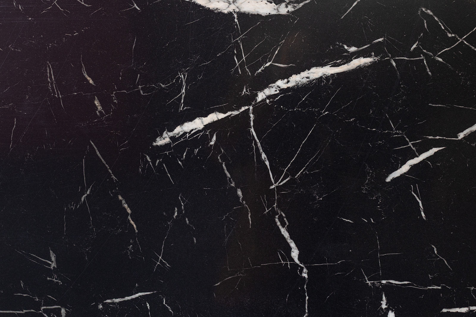 Plan de travail stratifié noir effet marbre, Sofema sur mesure